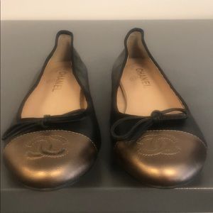 Chanel black w/ gold flat sz 7-8 *not authentic*